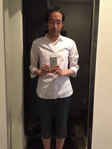 マジシャンのカジュアルな服装