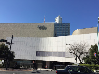 渋谷の税務署前のNHK放送センター 渋谷の税務署前のNHK放送センター