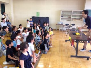小学校でマジックショー4