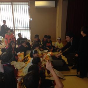 英語教室のハロウィーンパーティーにマジシャン出張 派遣 2回目 in 世田谷区九品仏
