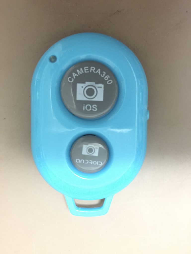ダイソーのBluetoothリモートシャッター正面