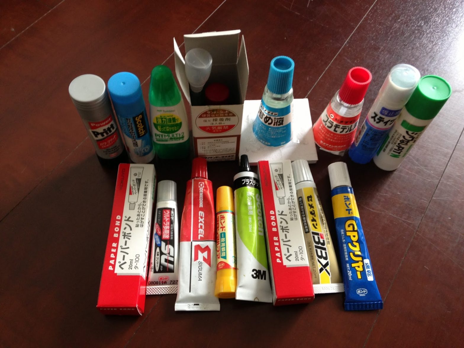 手品道具作成で使う接着剤各種