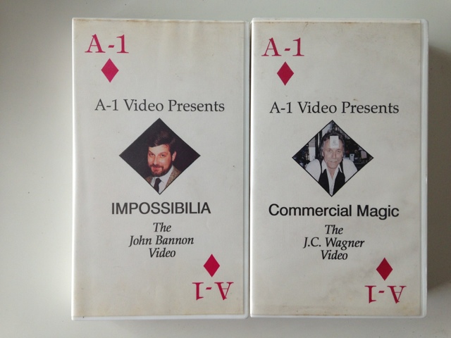 最近のDVDと昔のVHSの価格