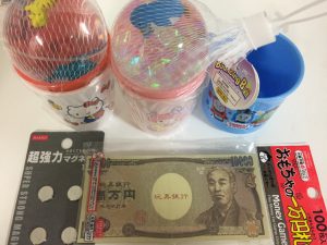 ダイソーでお札や磁石やボールやカップなど購入