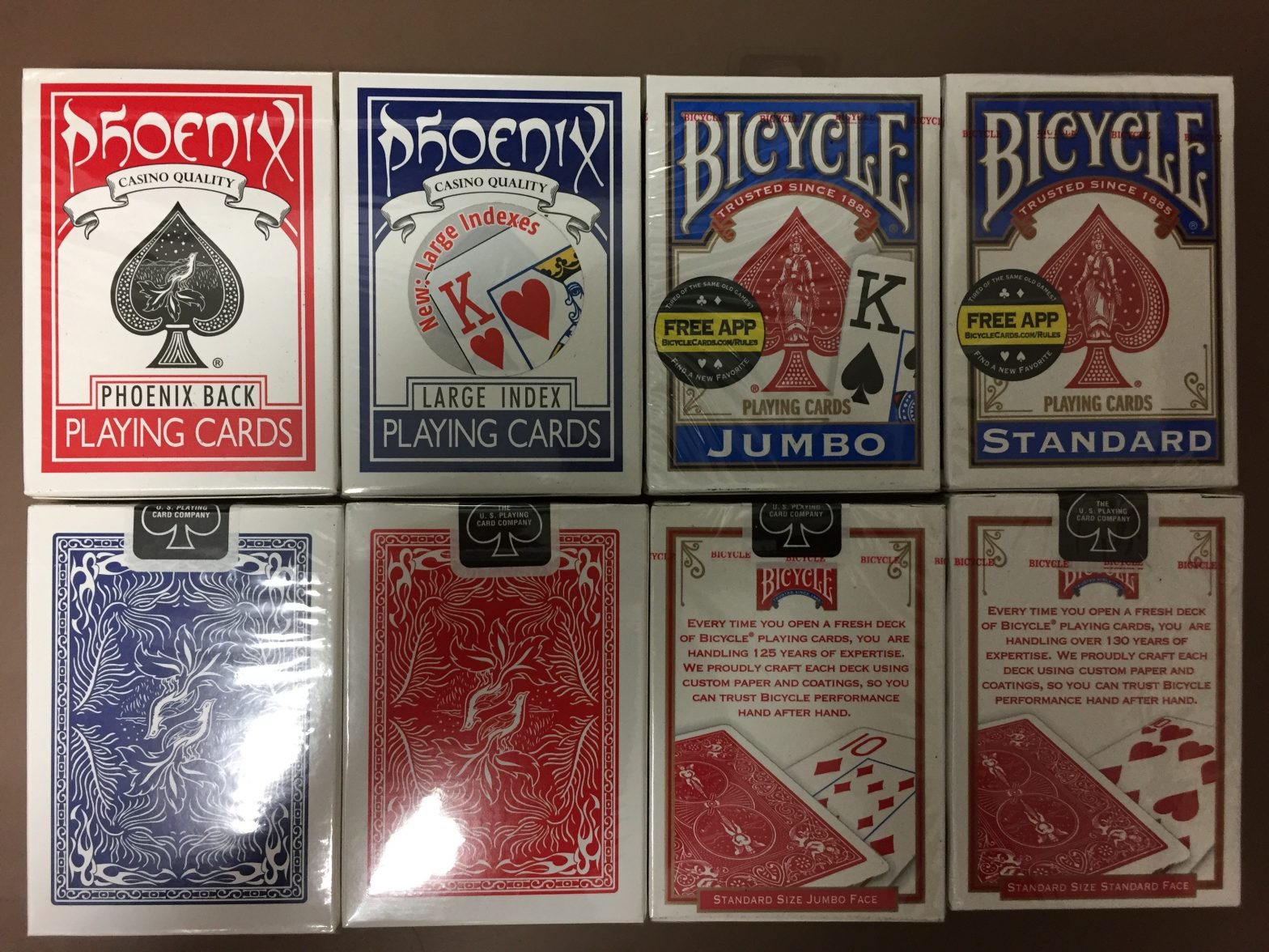 バイシクルのジャンボインデックスカードとフェニックスのラージインデックスを比較